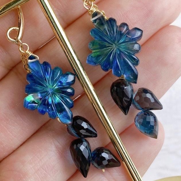 天然石アバロンシェルクリスタルローゼンジカービング×オパールのピアス14kgf 天然石アバロンシェルクリスタルローゼンジカービング×オパールの