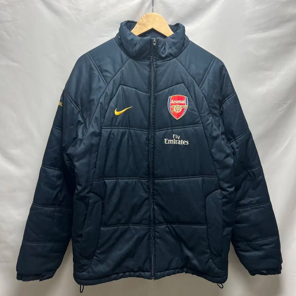 翡翠製 獅子と子供の彫刻 約30cm