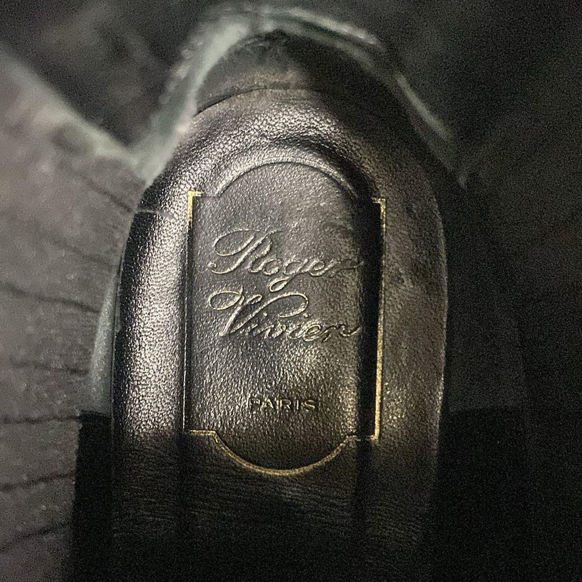 黒×ゴールド レザー