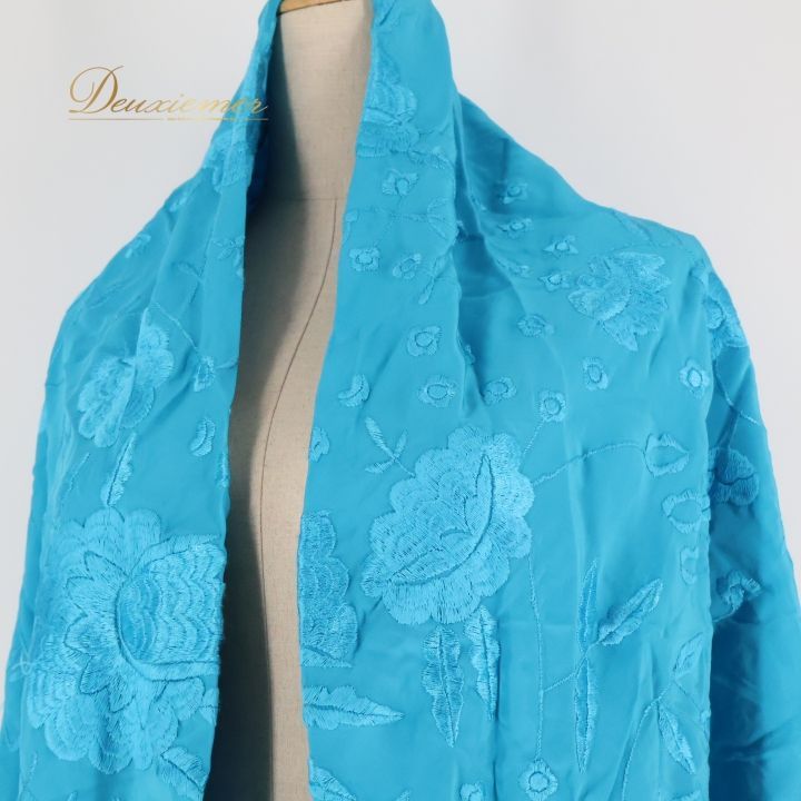 ピアス フラメンコ 衣装 マントン シージョ フレコ 刺繍 水色 青 装飾 小物 ダンス パーティ 飾り 発表会 レッスン ブルー系 ターコイズブルー フレコ長い 輝く色合い 舞台衣装 発表用 おしゃれ コスチューム パフォーマンス ダンス小物