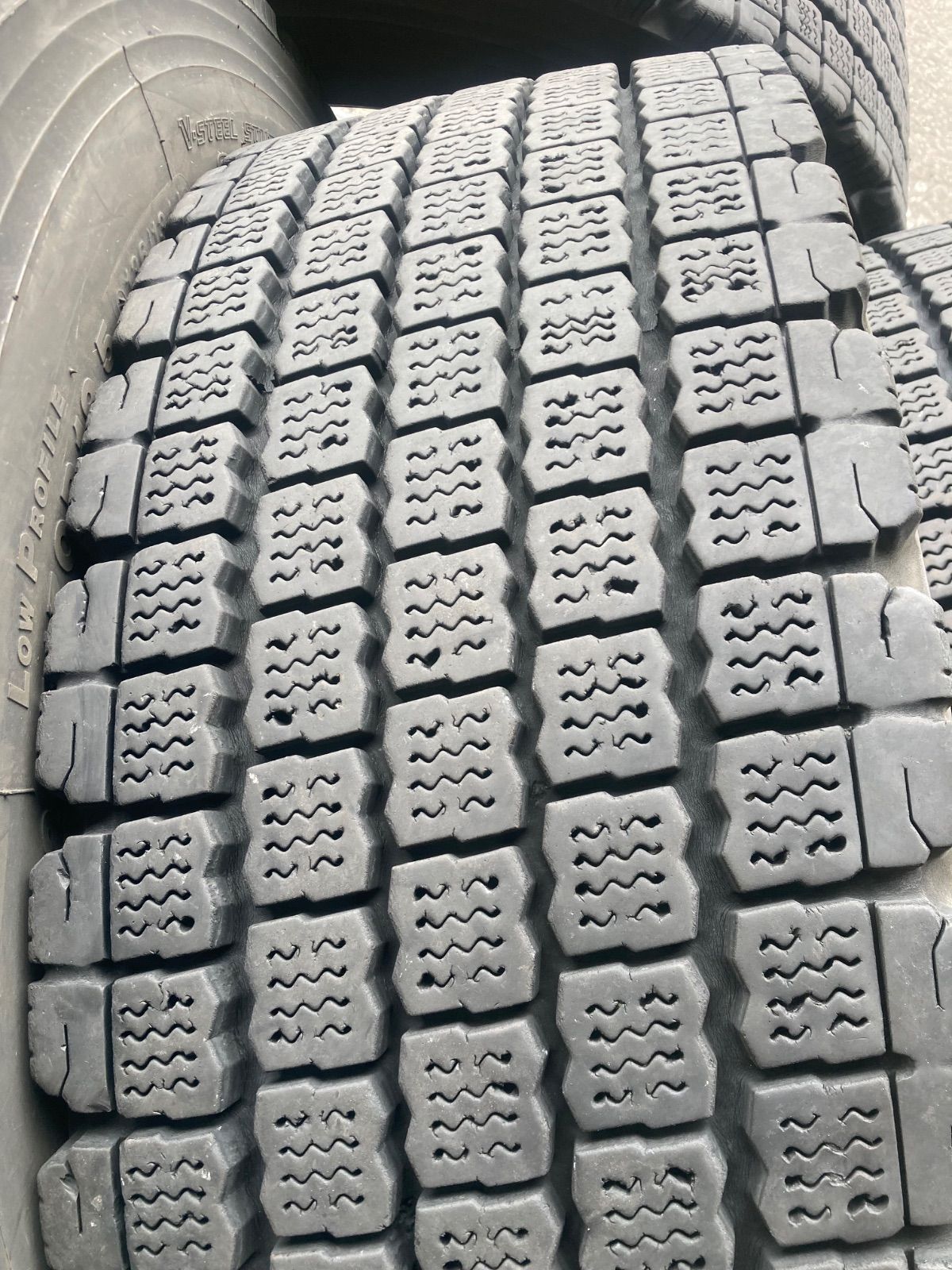 245|70R19.5