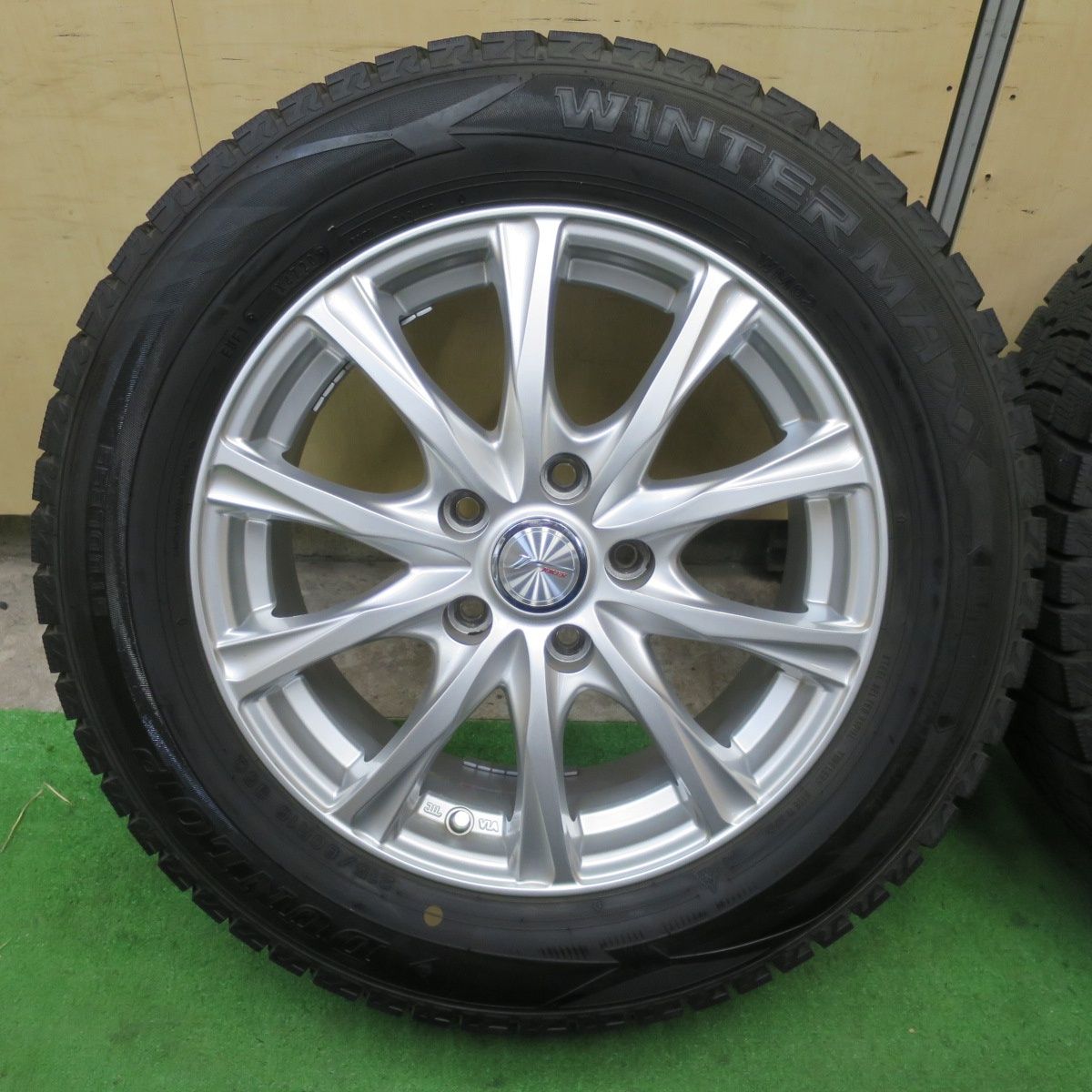 バリ溝 キレイ 9.5分以上 スタッドレス 215 60R16 ダンロップ ウインターマックス WM02 JOKER ジョーカー 16インチ PCD114.3 5H 5091701TTス