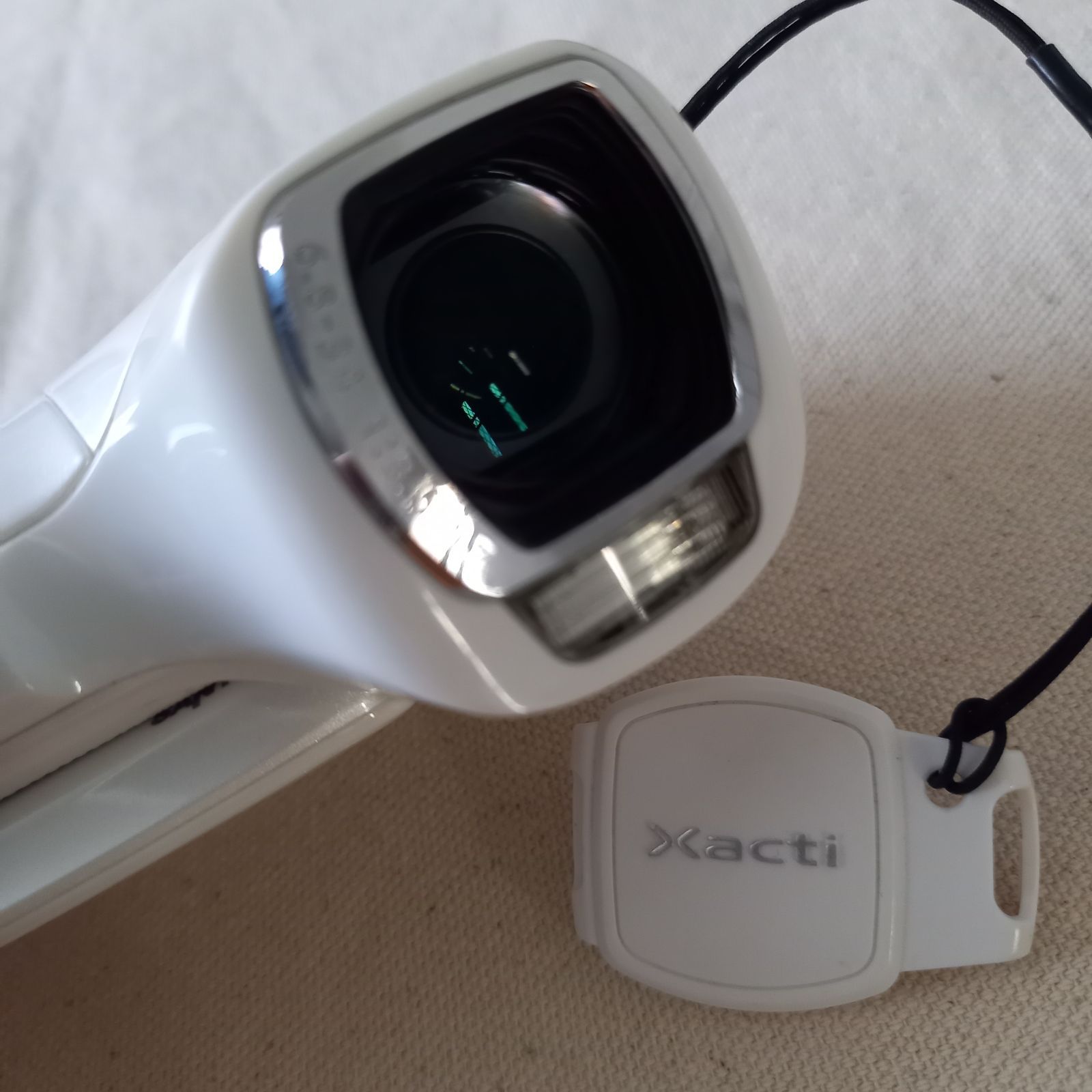カメラ SANYO Xacti DMX-CG9 ホワイト