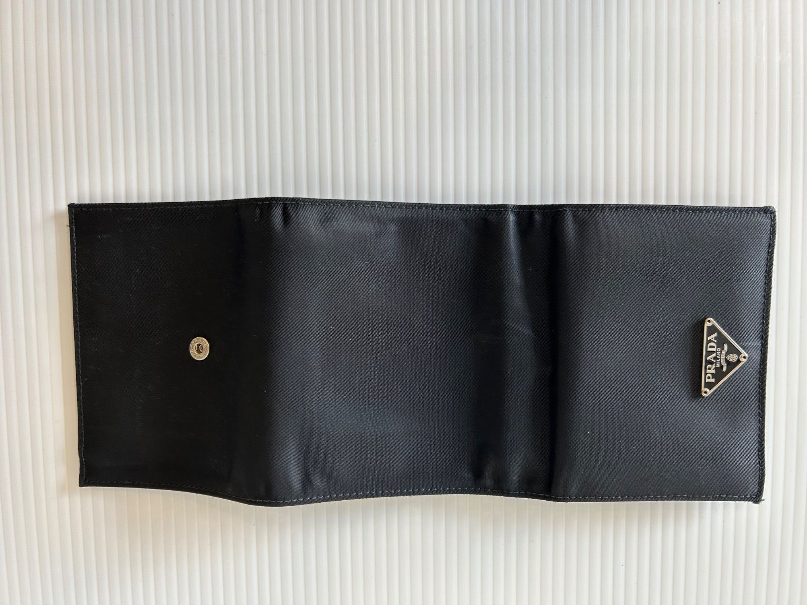 ❣️プラダPRADA❣️三角ロゴ ブラック　三つ折り財布　財布　ナイロンレザー 楽天市場】PRADA プラダ 小銭入れ付き3つ折り財布三角ロゴ