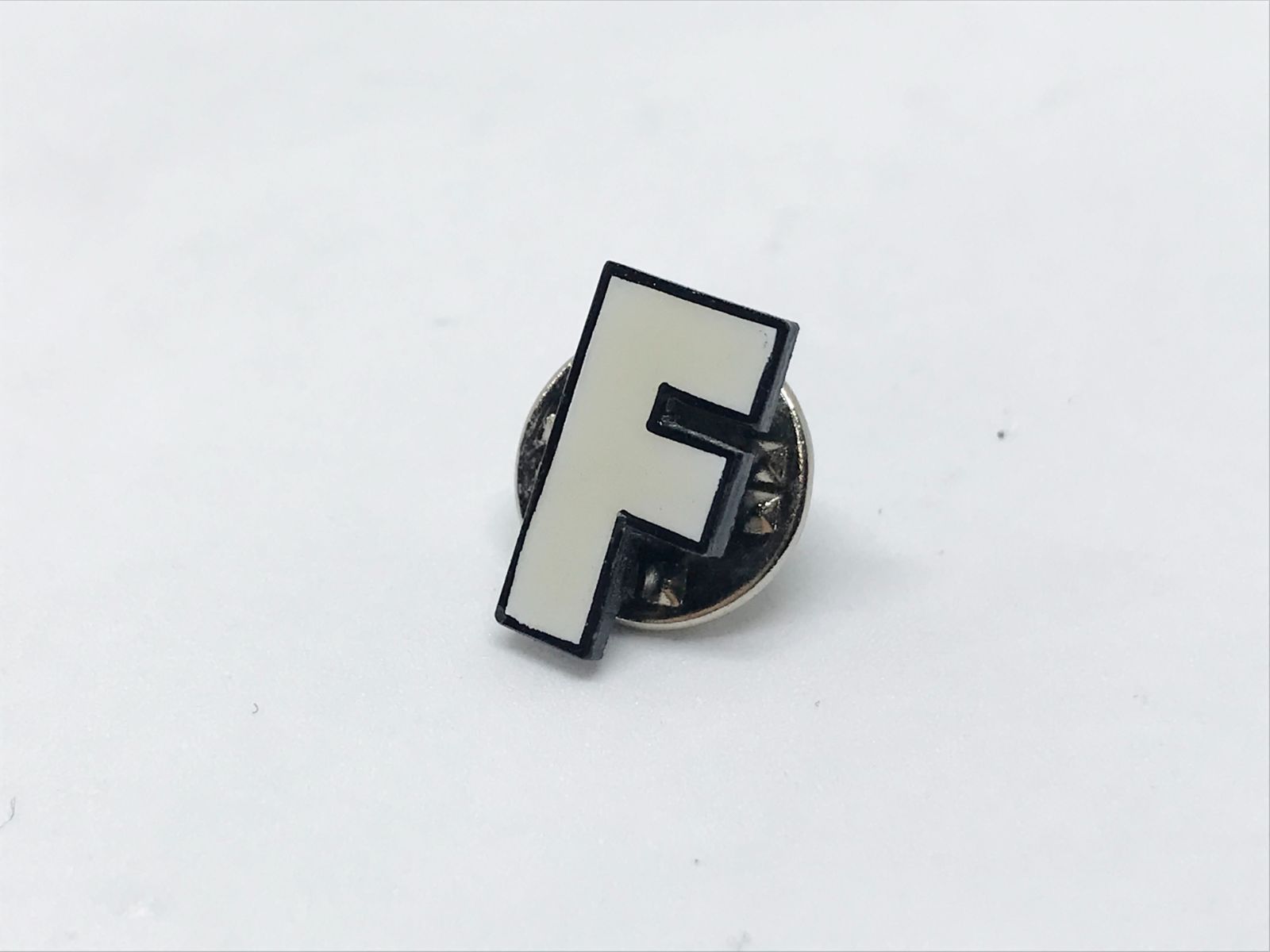 ネット限定】 wtaps descendant pin pins supreme ピン ピンズ