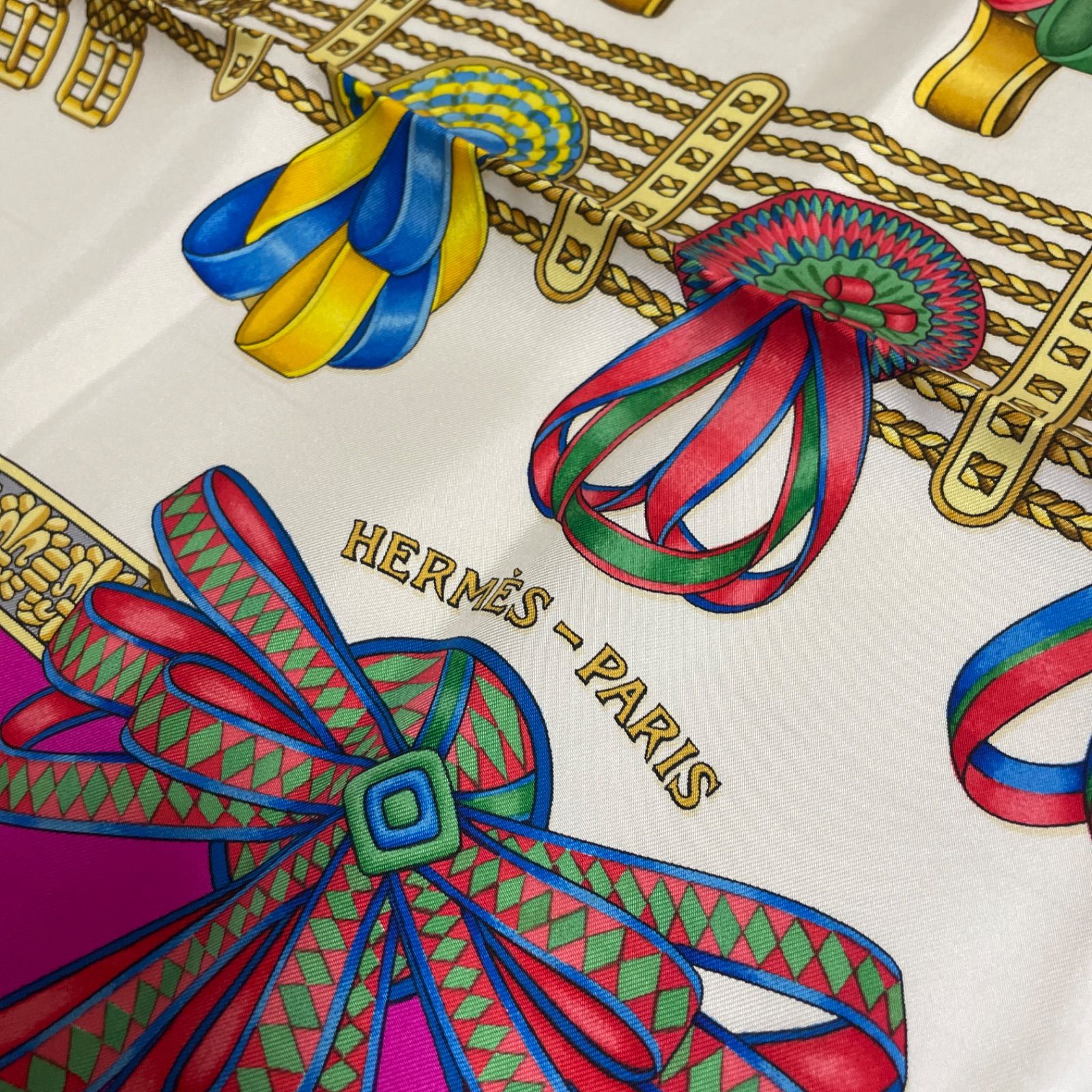 HERMES エルメス大判シルクスカーフ カレ90 GLES PUBANS DU CHEVAL