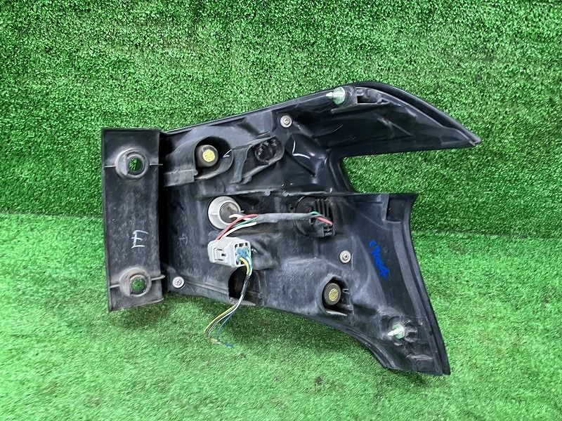 シエンタ NHP170G 左テールランプ テールライト ハイブリッドG コイト 52-283 81560-52C80 209