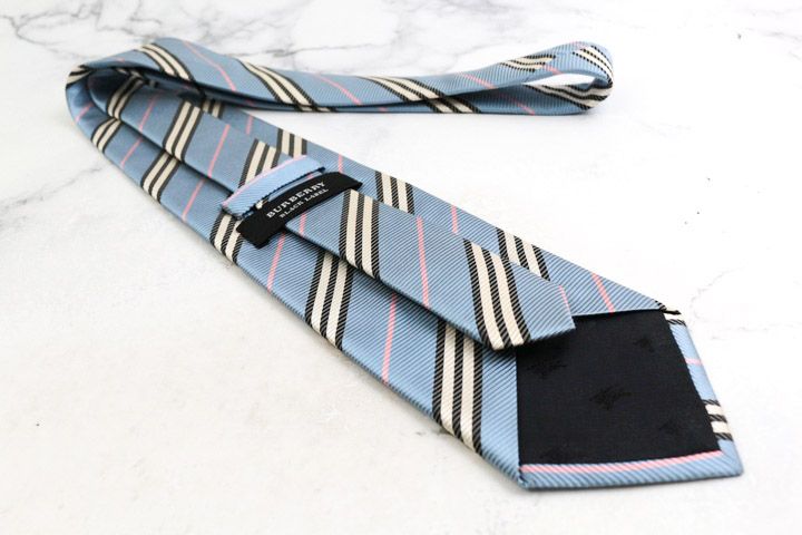 美品 バーバリー ブラックレーベル ネクタイ シルク ストライプ 白系 青 バーバリーブラックレーベル ブランド ネクタイ シルク