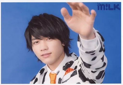 中古】生写真(男性) M!LK/板垣瑞生/横型・顔アップ・衣装白.黒