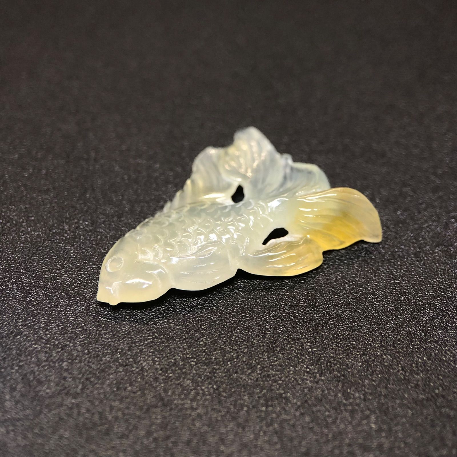天然 本翡翠 彫刻ルース・ペンダントトップ・置物 約1.33g 金魚
