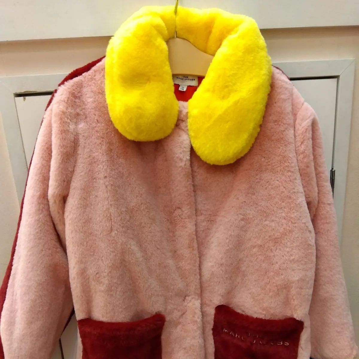 M17　マークジェイコブス　THEMARCJACOBS　コート　アウター　子供服　もふもふ　カラフル　カワイイ　目立つ
