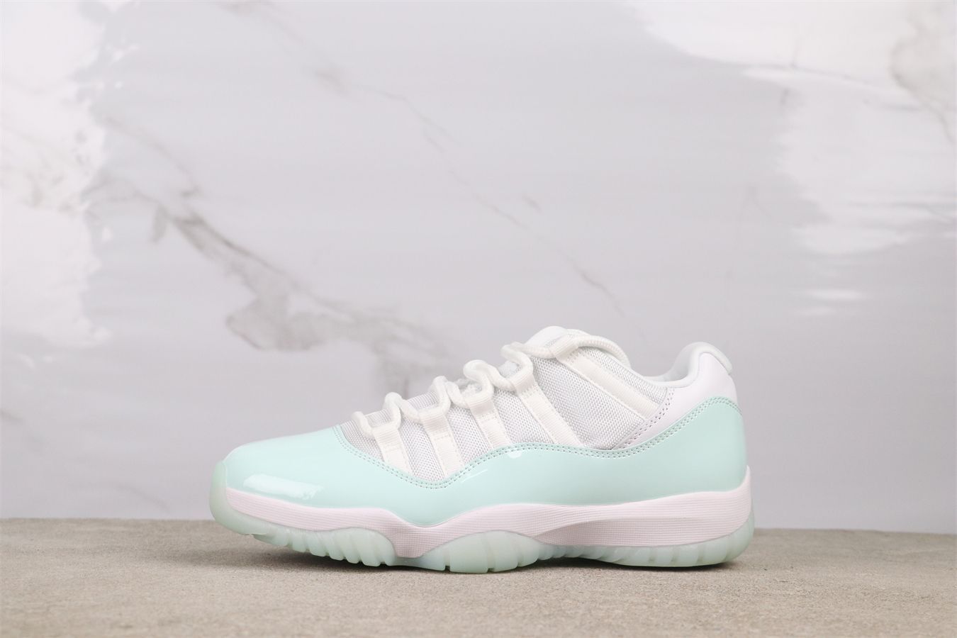 今日 Air Jordan エアジョーダン aj11 AJ11 エアジョーダン 11 Low AH7860-103
