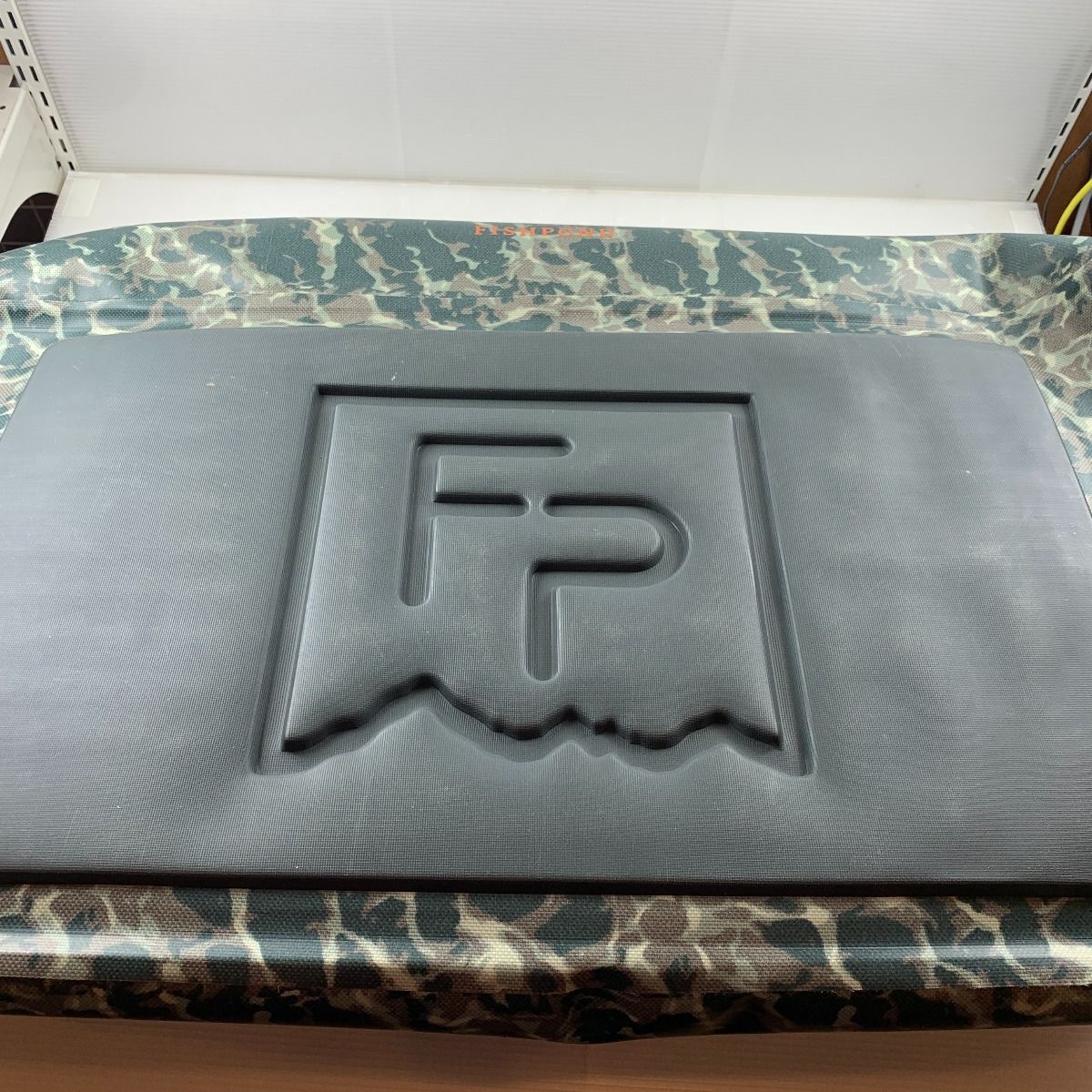 ττfishpond 釣り用品 釣り小物 fishpond 程度A フライフィッシング サンダーヘッド 大型水中ダッフルー エコリバーベッド迷彩 エコリバーベッド迷彩 フライフィッシング サンダーヘッド 大型水中ダッフル ττfishpond 釣り用品 釣り小物 fishpond 程度A フライ