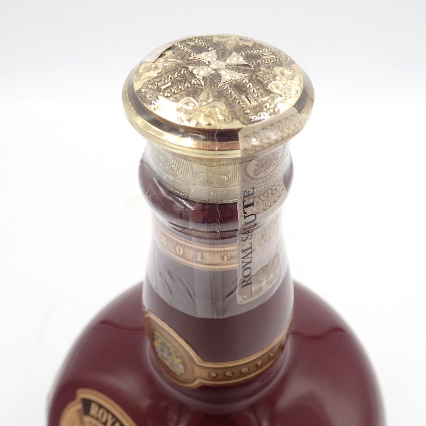 ロイヤルサルート 21年 赤陶器 1382g ROYAL SALUTE【H2】 - メルカリ