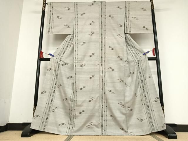 平和屋着物●重要無形文化財　本場久米島紬　ゆうな染　手織　飛鳥文　正絹　逸品　未使用　AABB0304zg 平和屋着物○重要無形文化財 本場久米島紬 ゆうな染 手織 飛鳥文 正絹