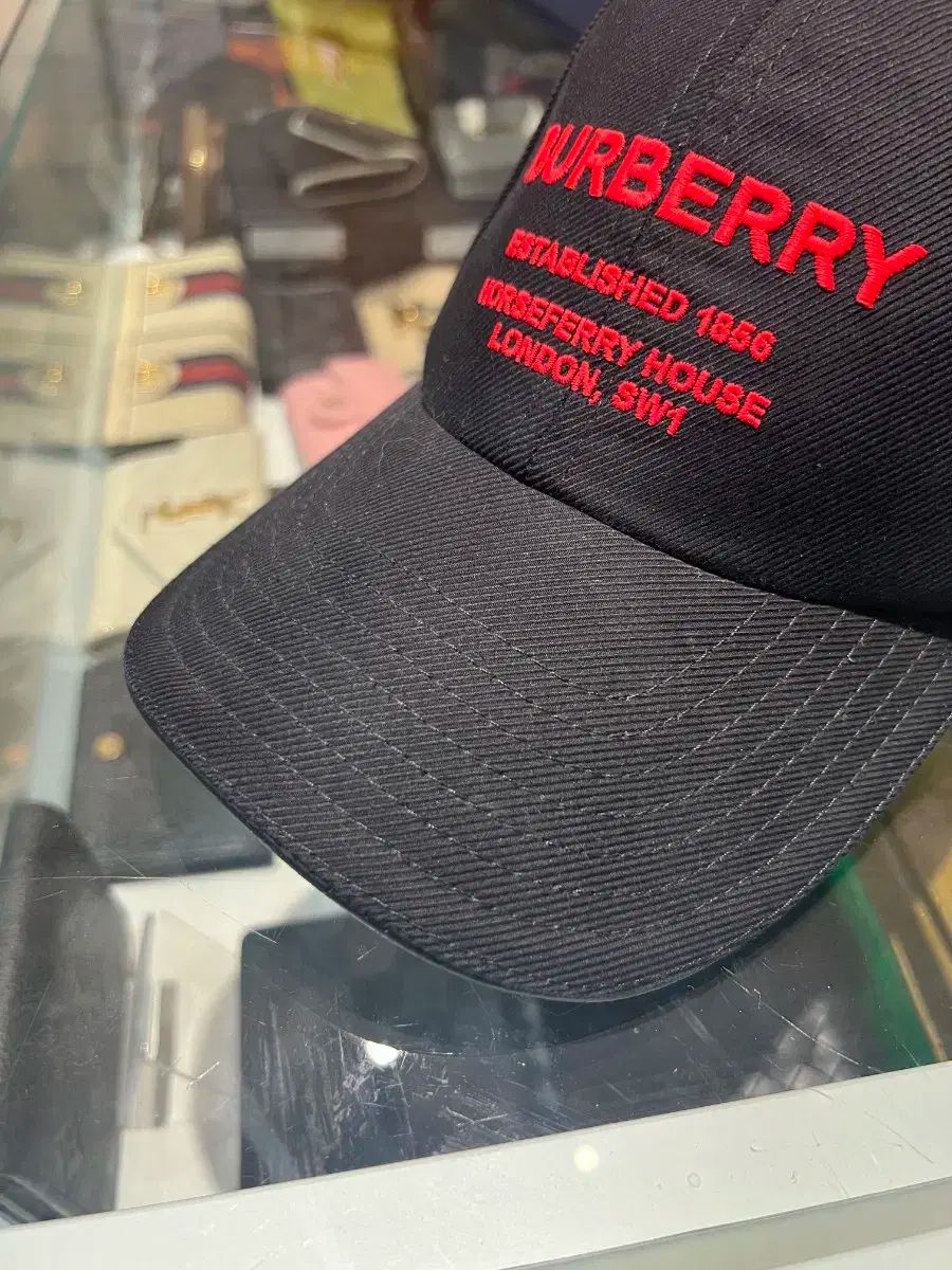 BURBERRY ブラック ベースボールキャップ ロゴ ギャバジン ベースボールキャップ (ブラック) - メンズ