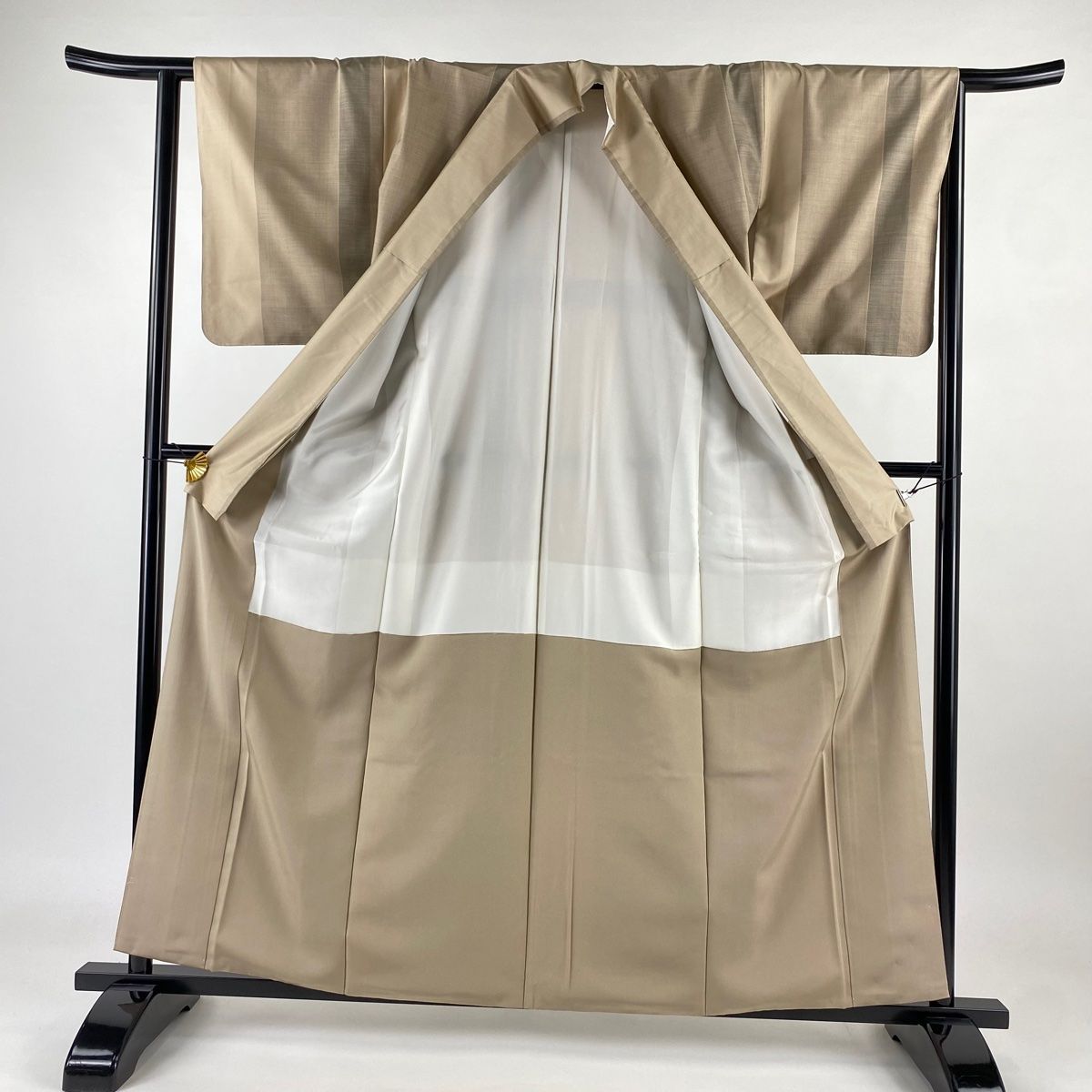 紬身丈160裄丈64cm M 薄物夏紬縞絣薄茶色 正絹 秀品【中古】 紬 身丈160cm 裄丈64cm M 袷 縦縞 薄茶色 正絹 美品 秀品 【中古