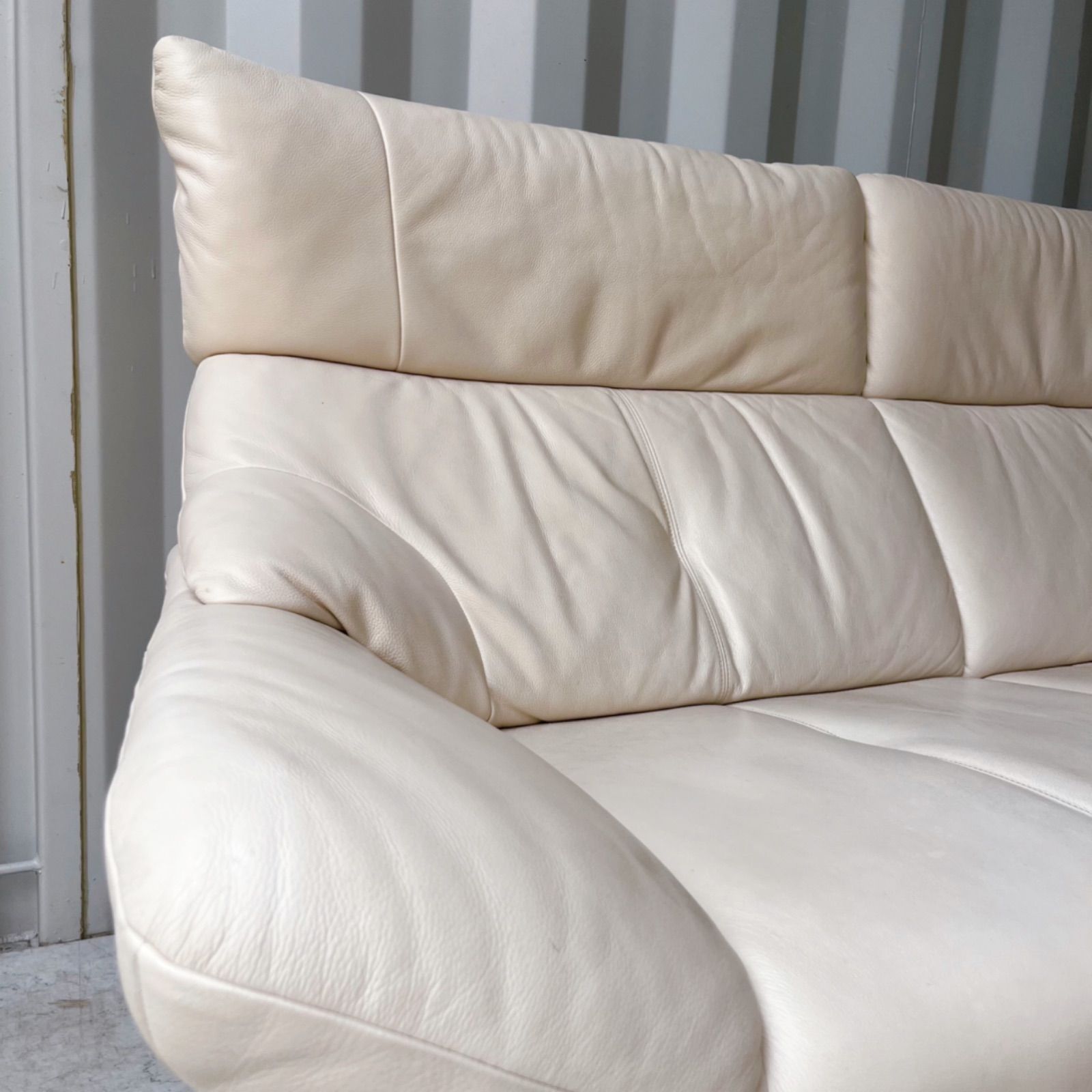 取付無料！カリモク チターノ クラウド モダン 本革アイボリー3人掛けソファ✨ 取付無料！カリモク チターノ クラウド モダン 本革アイボリー3