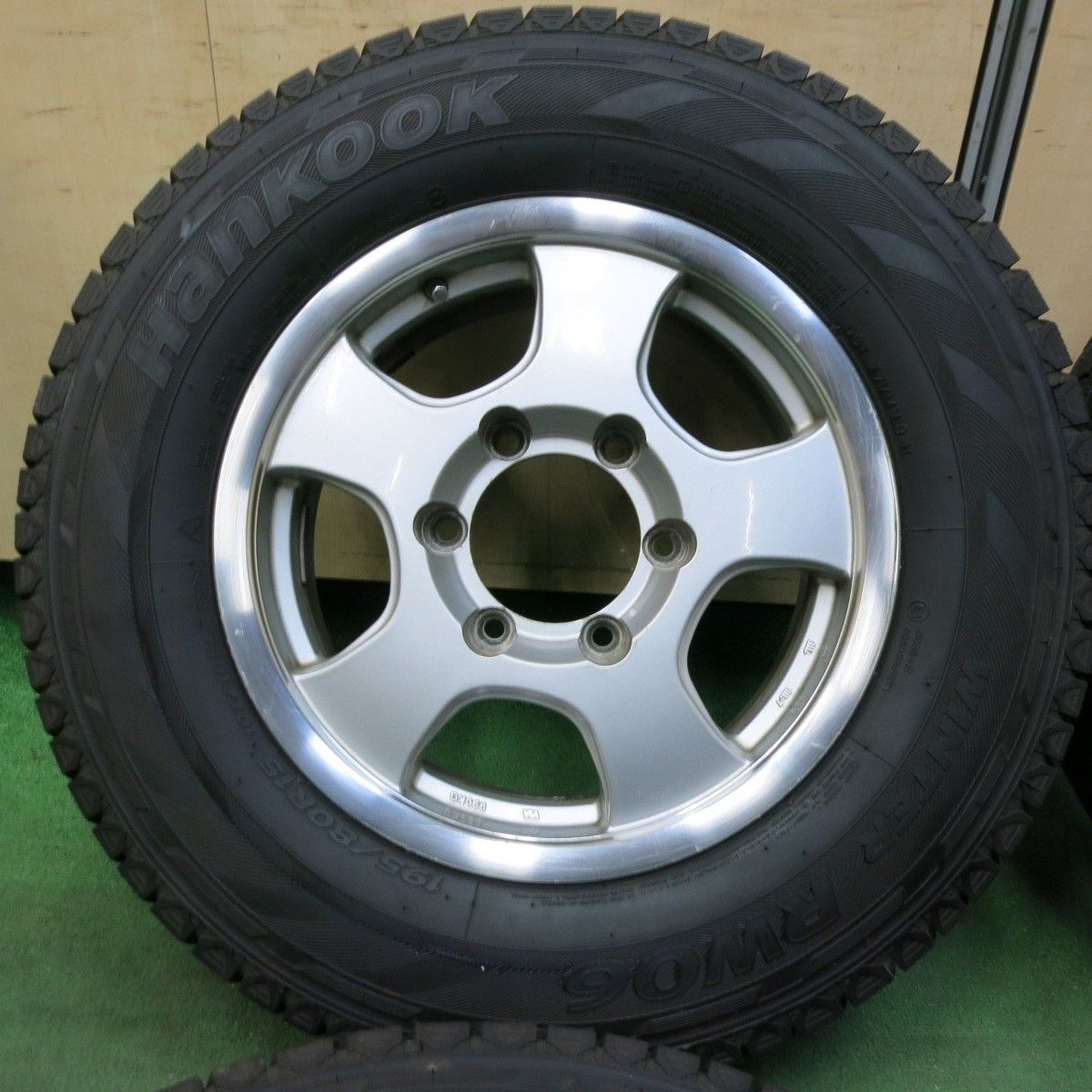 バリ溝 22年 9.5分以上 ハイエース 等 195 80R15 107 105L スタッドレス ハンコック ウインター RW06 社外 アルミ 15インチ PCD139.7 6H 4122508SYス