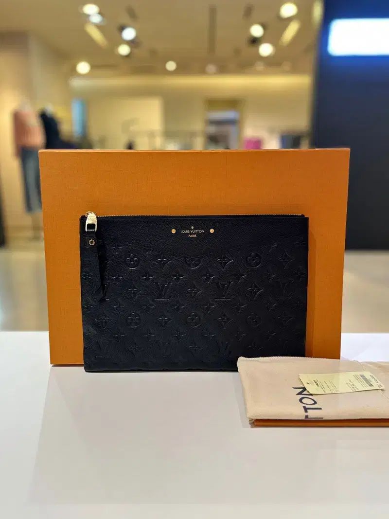 ルイヴィトン アンブラント デイリー ポーチバッグ 付き M62937