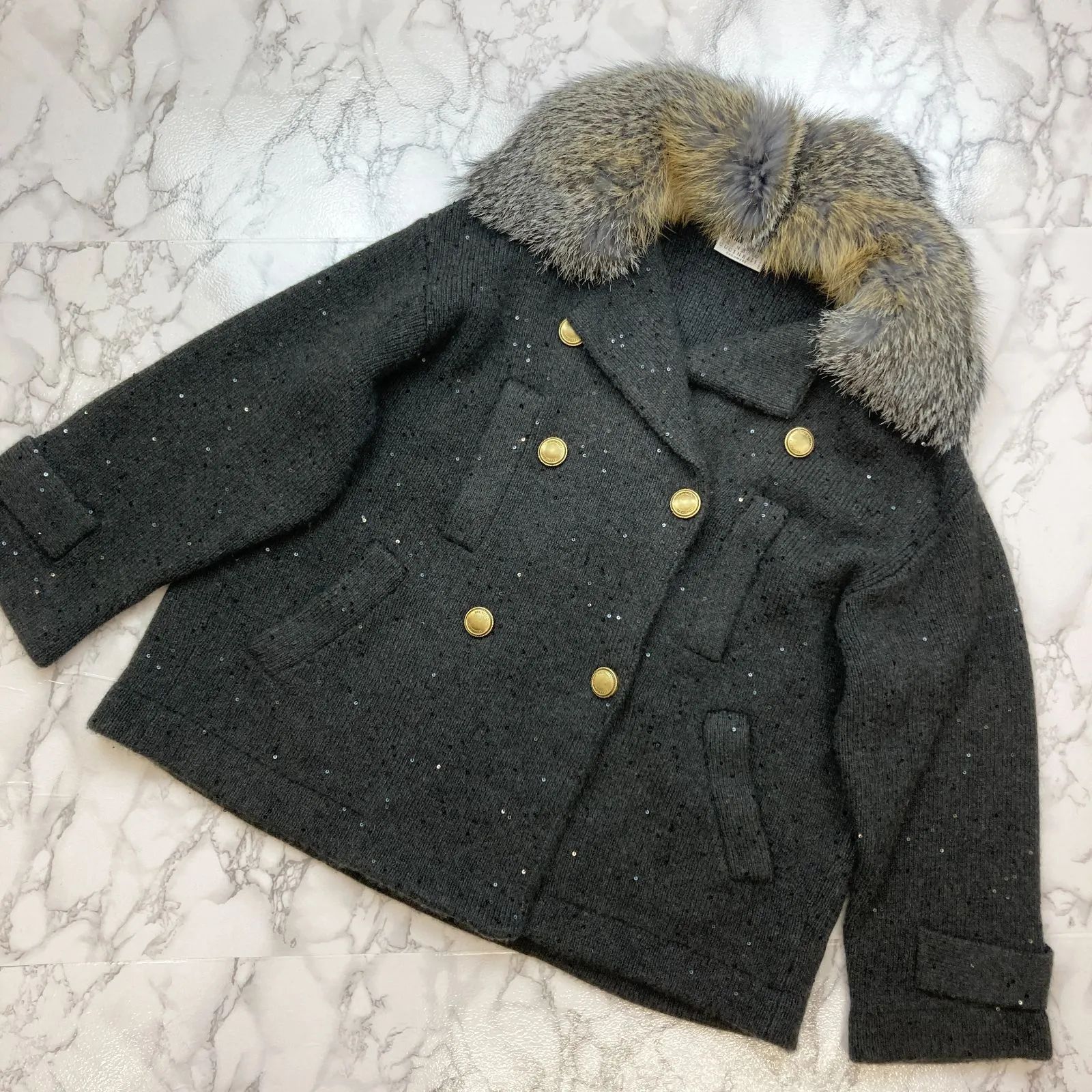 ブルネロクチネリフォックスの毛皮がついたカシミアのコートサイズM
