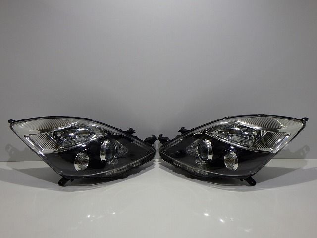 コーティング加工済 ZGM10|15 アイシス 後期 ヘッドライト左右 HID 44-72 Y バラスト付 250419055