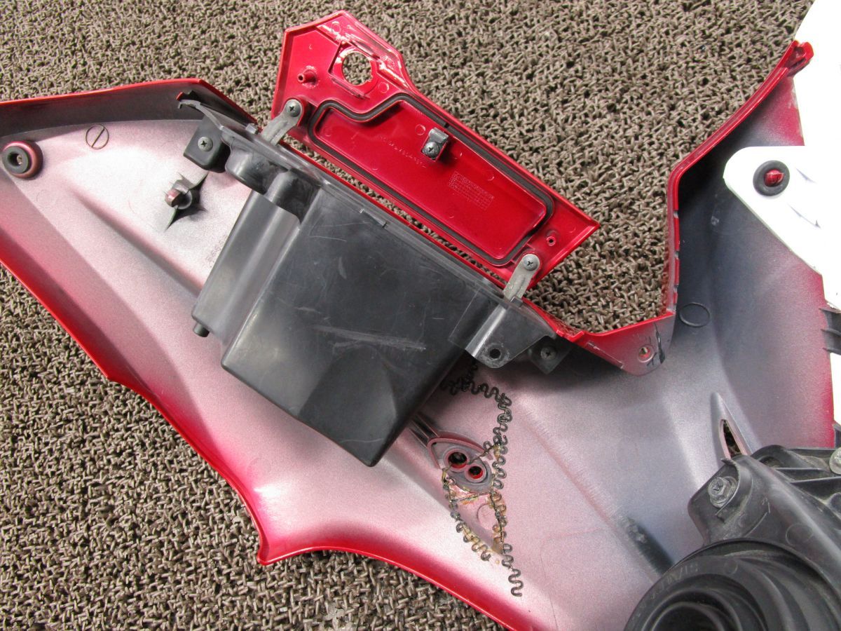 アッパーカウル