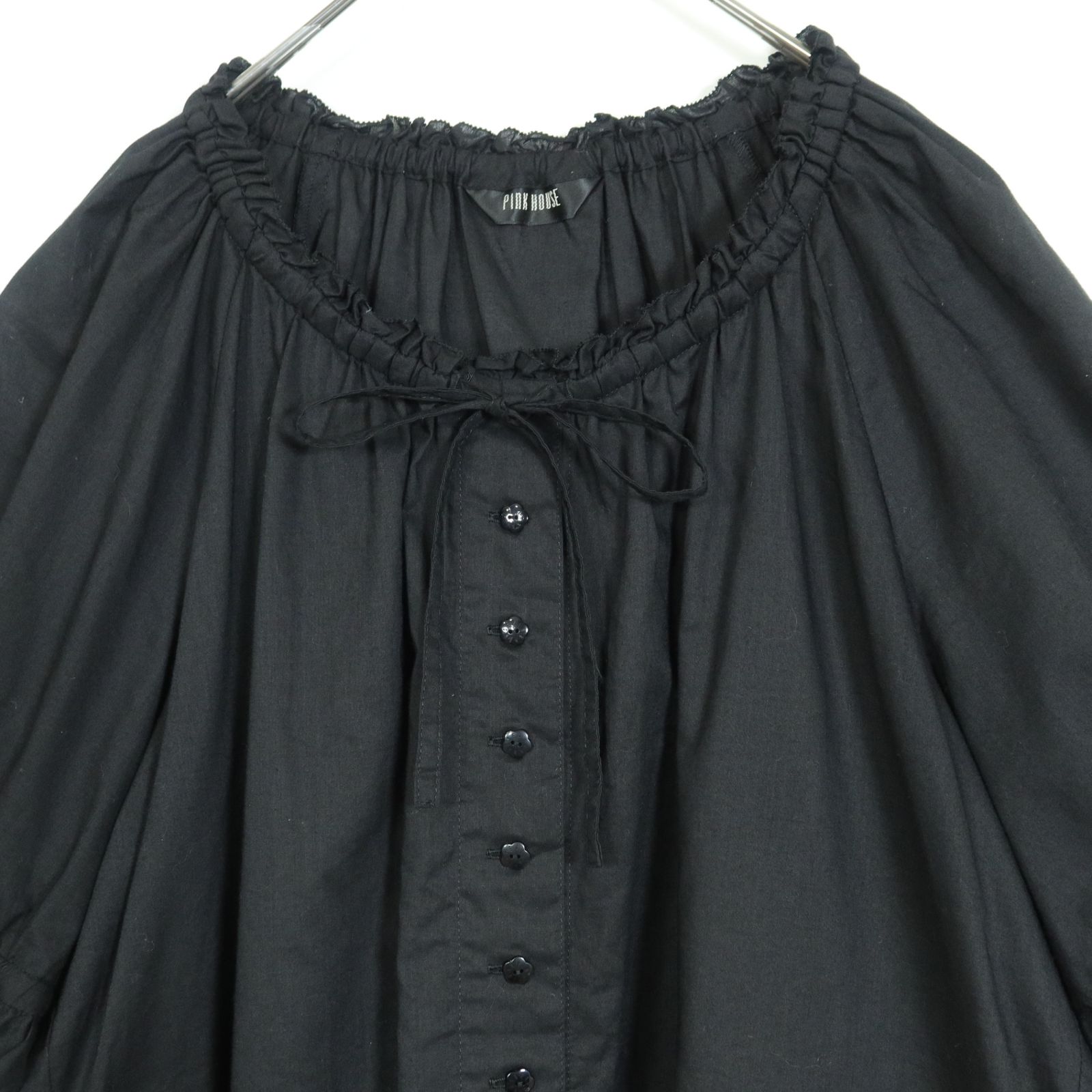 【美品】売れ筋商品|||ピンクハウス★2024年製！ふんわりブラウス 綿ローン 黒系 前開き ふんわり袖♪無地 z13822 美品】ピンクハウス☆2024年製！ふんわりブラウス 綿ローン 黒系