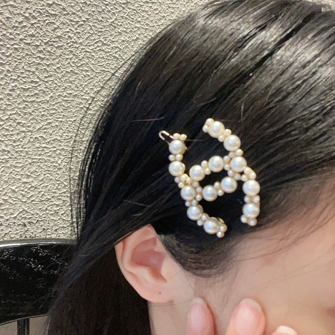 今日 Chanel シャネル 新デザイン ヘアピン 入荷?