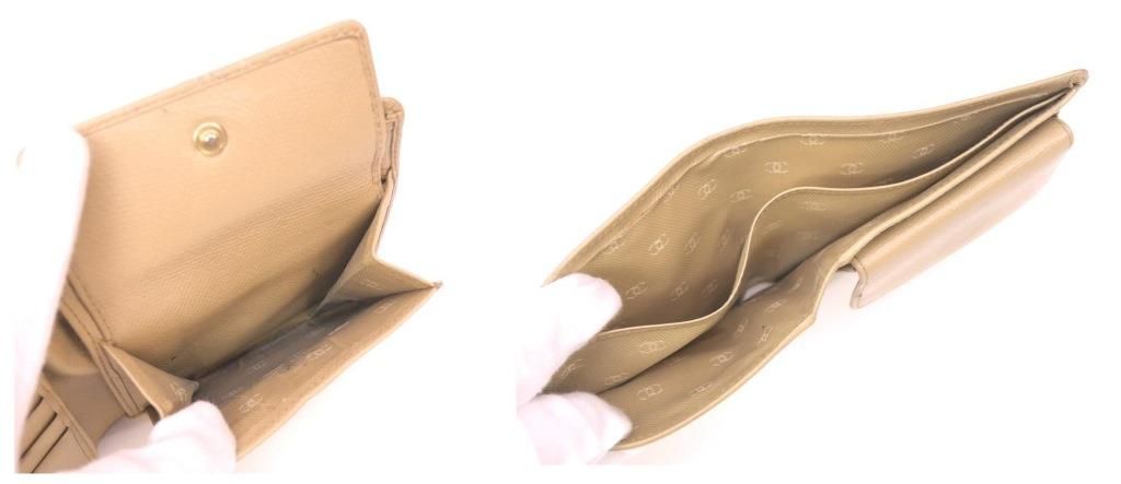 シャネル CHANEL 二つ折り財布 ベージュ レザー - メルカリ