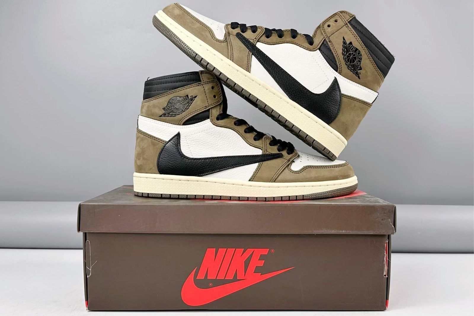 売り切り限定セール！トラヴィスダークモカ 抽選：2024年11月27日（水）12時30分まで】NIKE x TRAVIS SCOTT