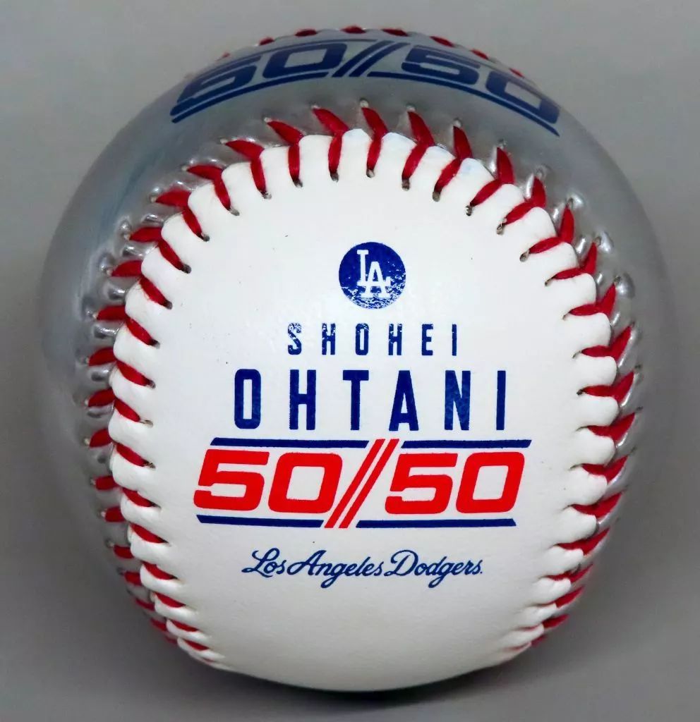 雑貨 大谷翔平 17 ロサンゼルス ドジャース 50|50達成記念 レプリカサインボール ホワイト×シルバー