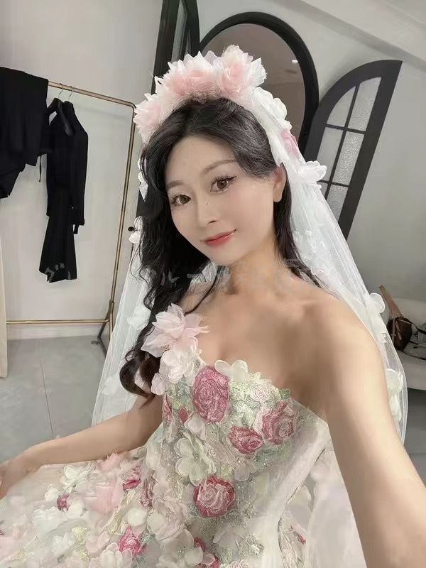 ウェディングドレス 花嫁 二次会 ウエディングドレス 結婚式 ロングドレス Aライン チュール レース ロングトレーン 小花