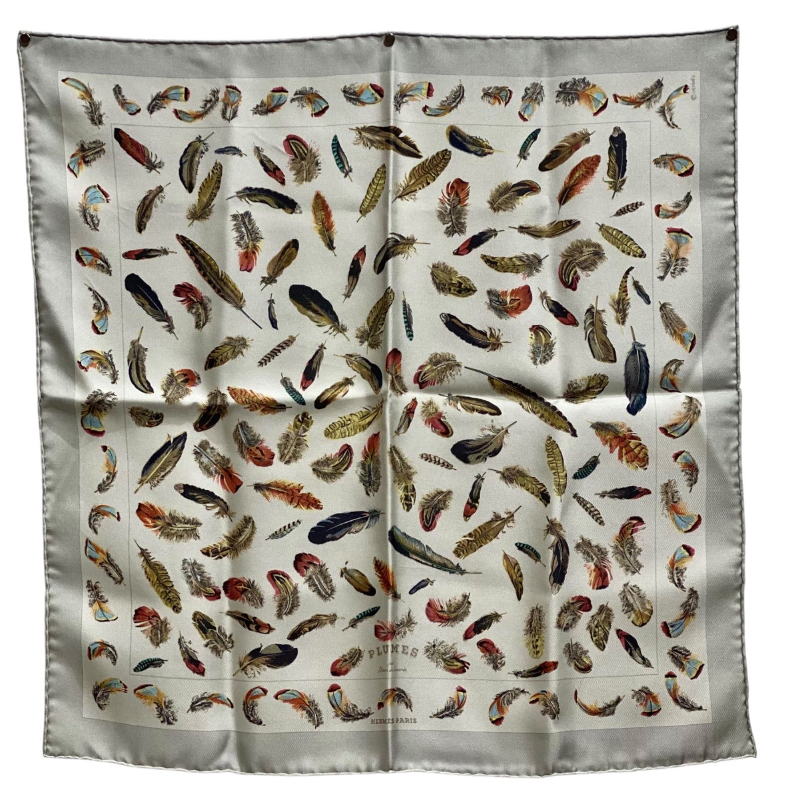 Hermès PLUMES プチカレ羽根プリント スカーフ　カレ45 エルメスス カレ45 LES PLUMES シルクスカーフ プリュム 羽根