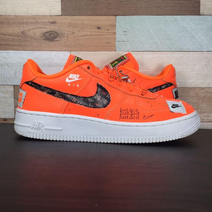 NIKE AIR FORCE 1 