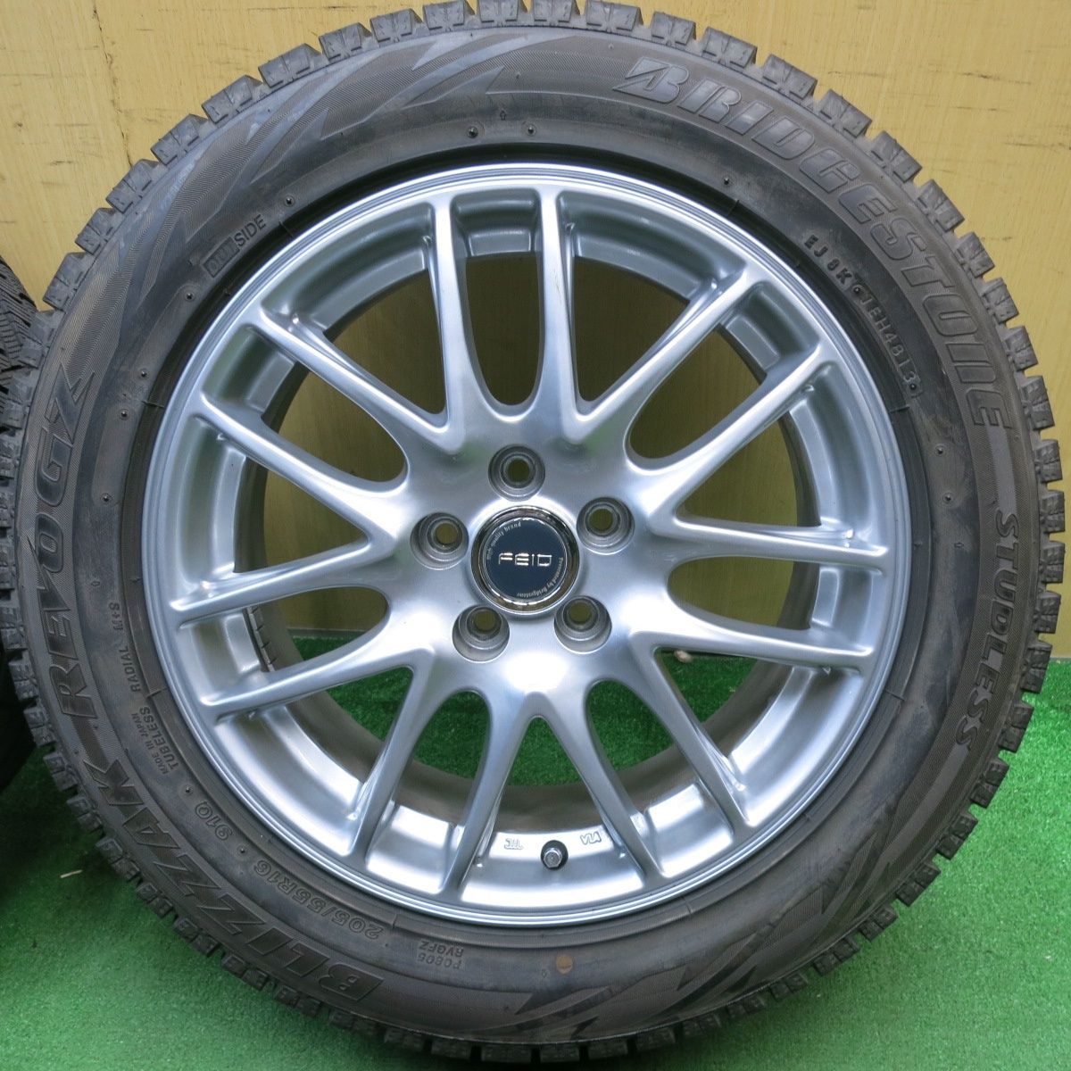 ブリヂストン BLIZZAK REVO2 205/55R16 2本 【401】 高品質，人気 ブリヂストン BLIZZAK REVO2 205⁄55R16 4本 25040-2FC1