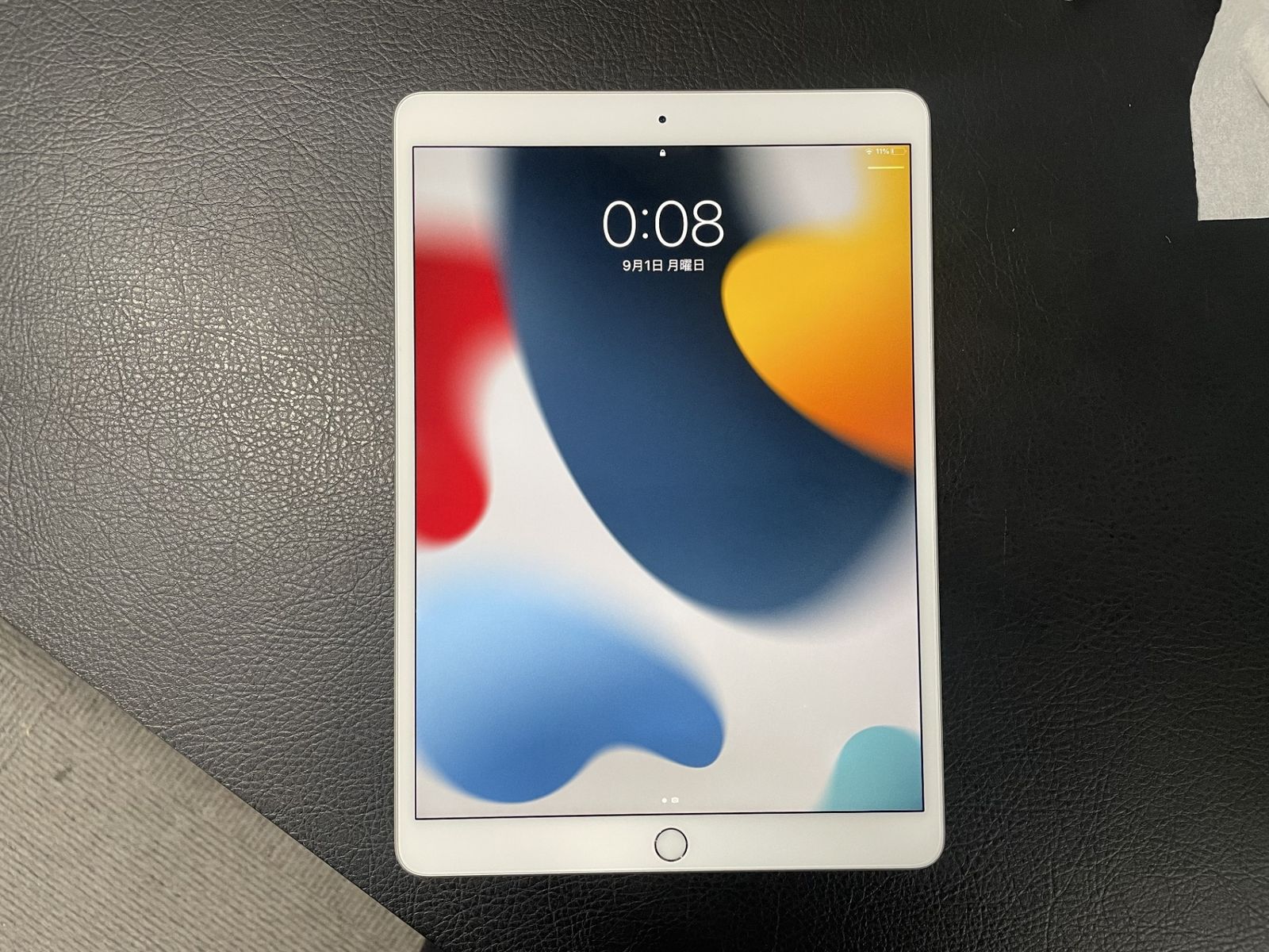 Apple - iPad Air 第3世代 シルバー 64GB(ホワイトスポットあり) iPad Air Wi-Fi + Cellularモデル 64GB - シルバー（第3世代