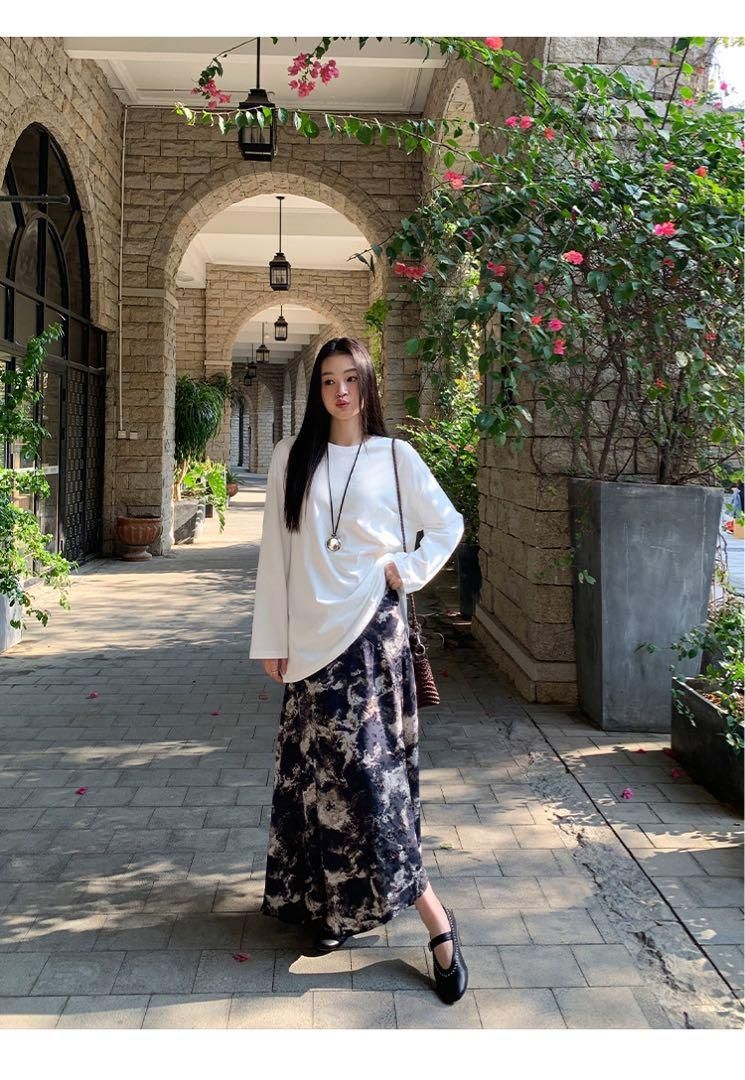 春のお出かけにぴったり♪花柄×スリットロングスカート