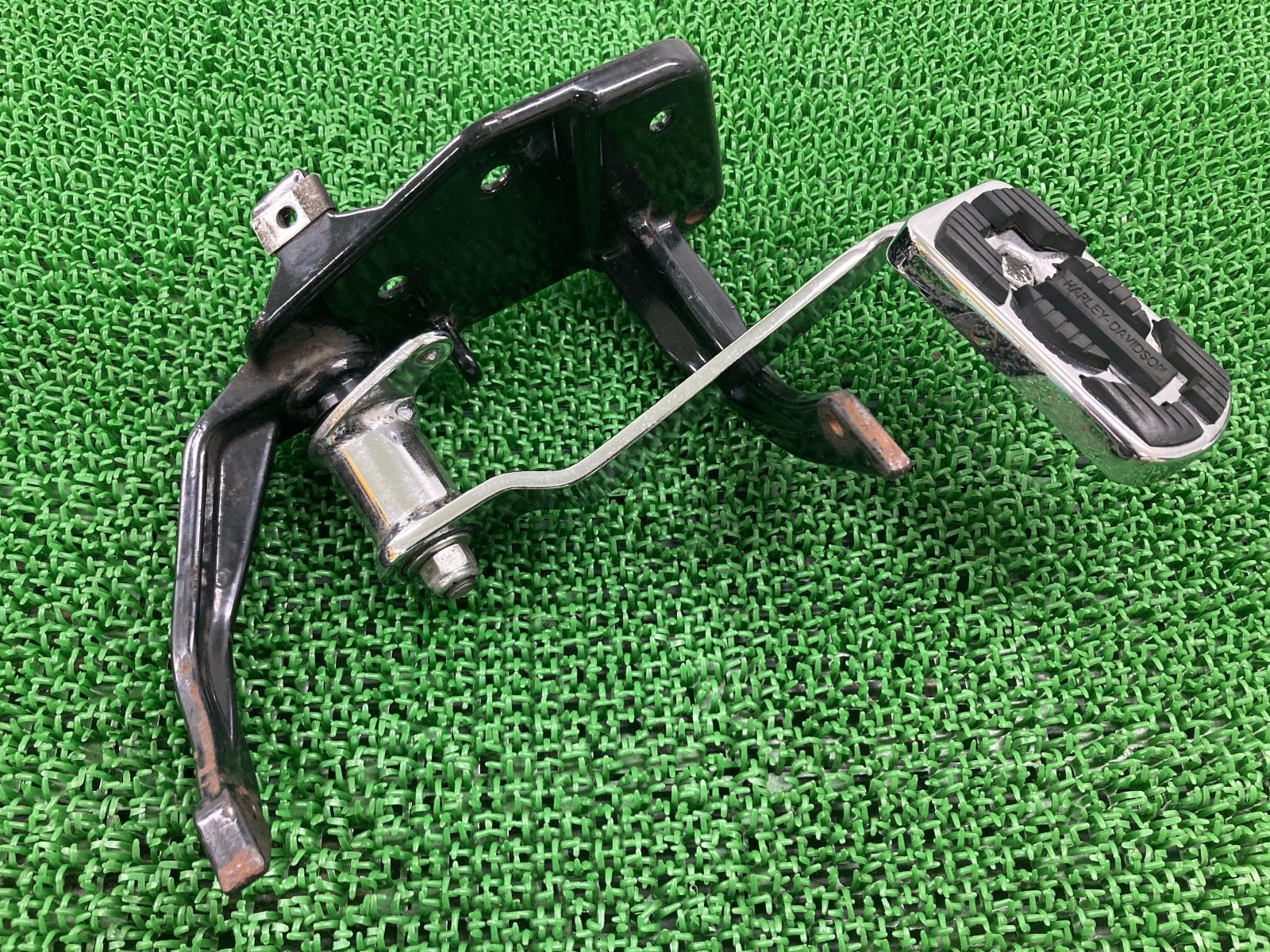 FLSTC ステップ 右 ハーレー 純正 中古 バイク 部品 ソフテイル 87-99年 オプションブレーキペダル ホルダー ブラケット 車検 Genuine
