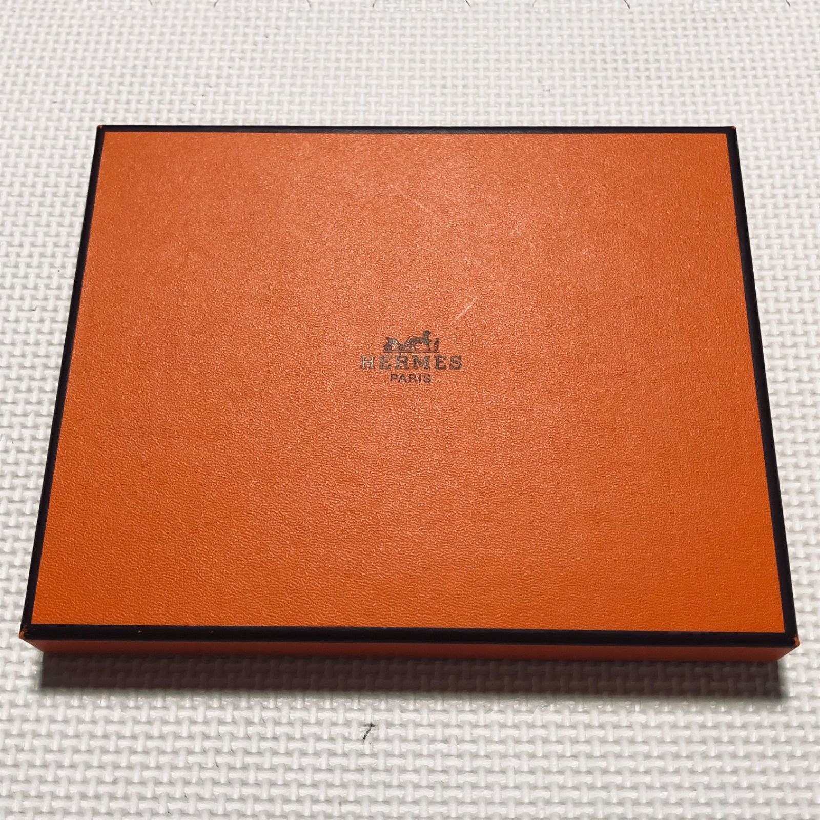 タグ付き新品美品 HERMES エルメス ハンカチ チーフ 箱付き □未使用品□HERMES エルメス ハンカチ チーフ 47×47cm 二重線