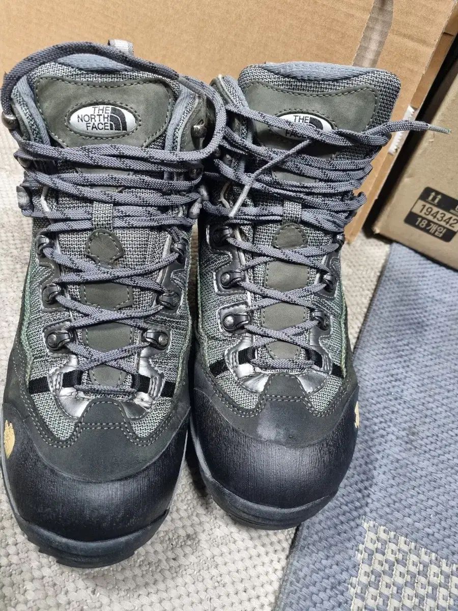 THE NORTH FACE ザノースフェイス ハイキングブーツ 275