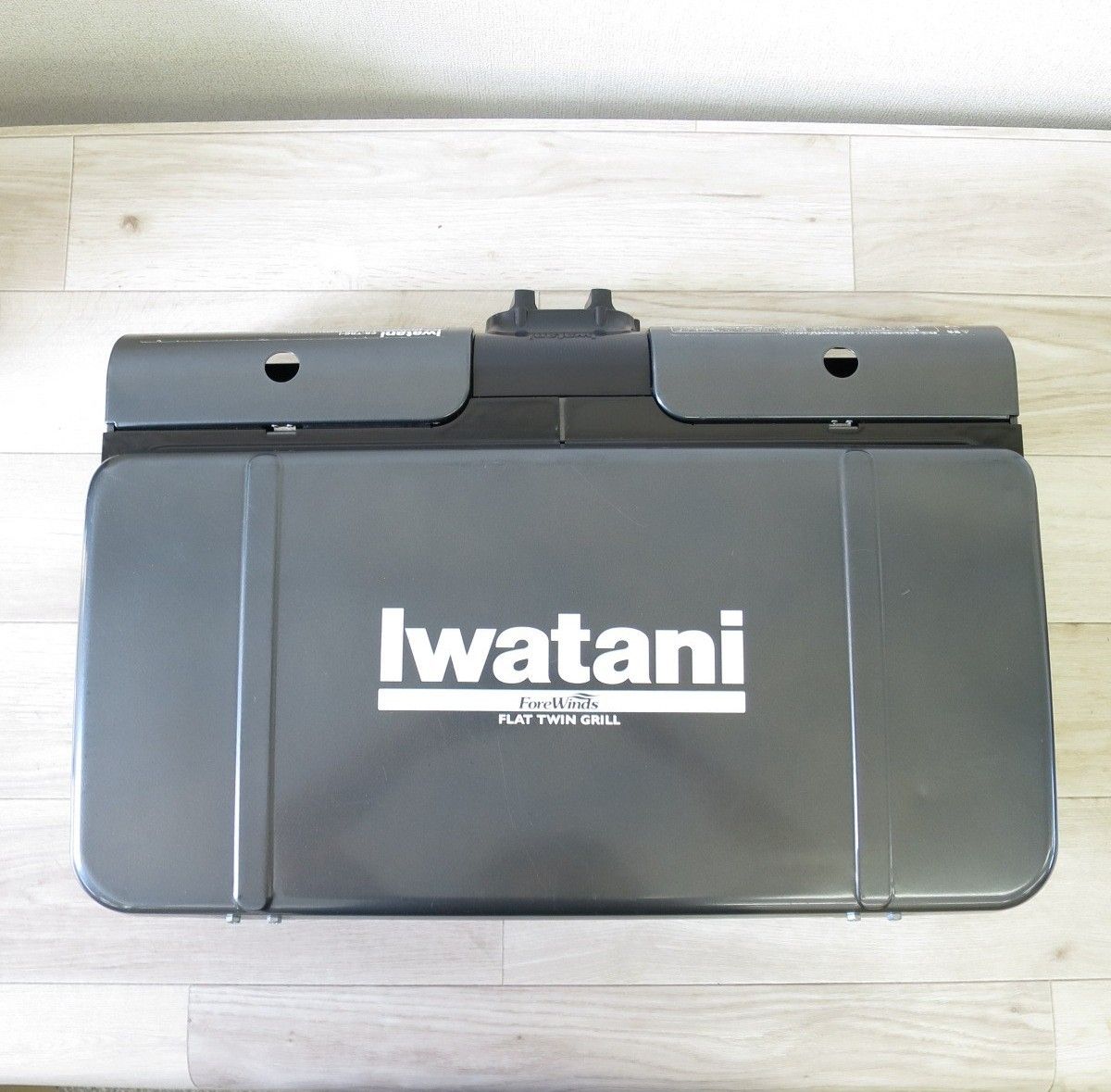 [送料無料] ◇イワタニ テーブル トップ BBQ グリル フラット ツイン グリル CB-TBG-1 カセット コンロ 2バーナー IWATANI キャンプ アウトドア◇