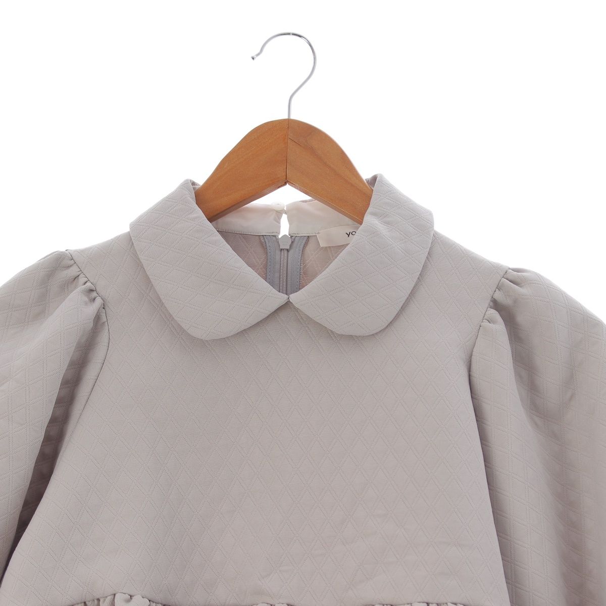 【美品】yori ヨリ キルトライクボリュームブラウス yori キルトライクボリュームブラウスグレー yori キルトライク