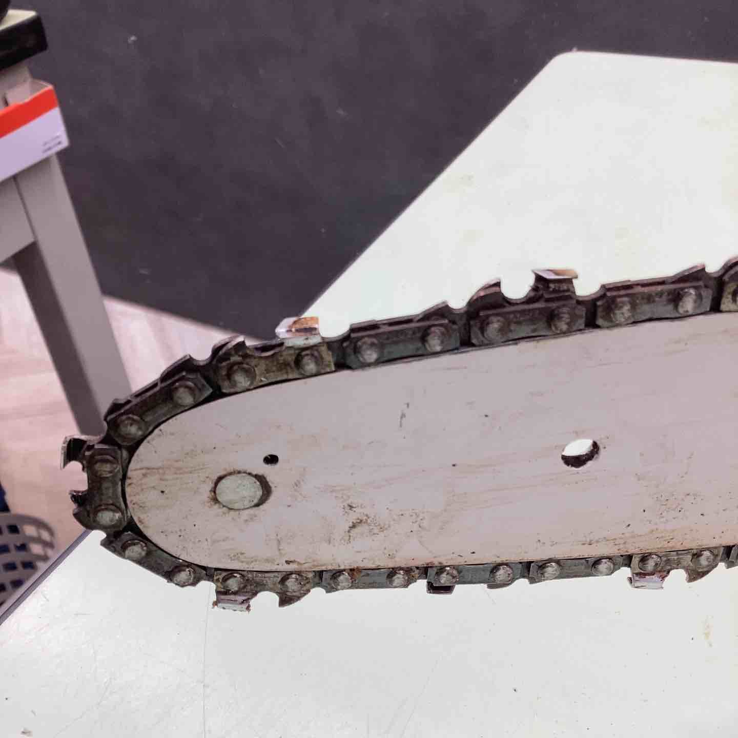 コードレスチェーンソー