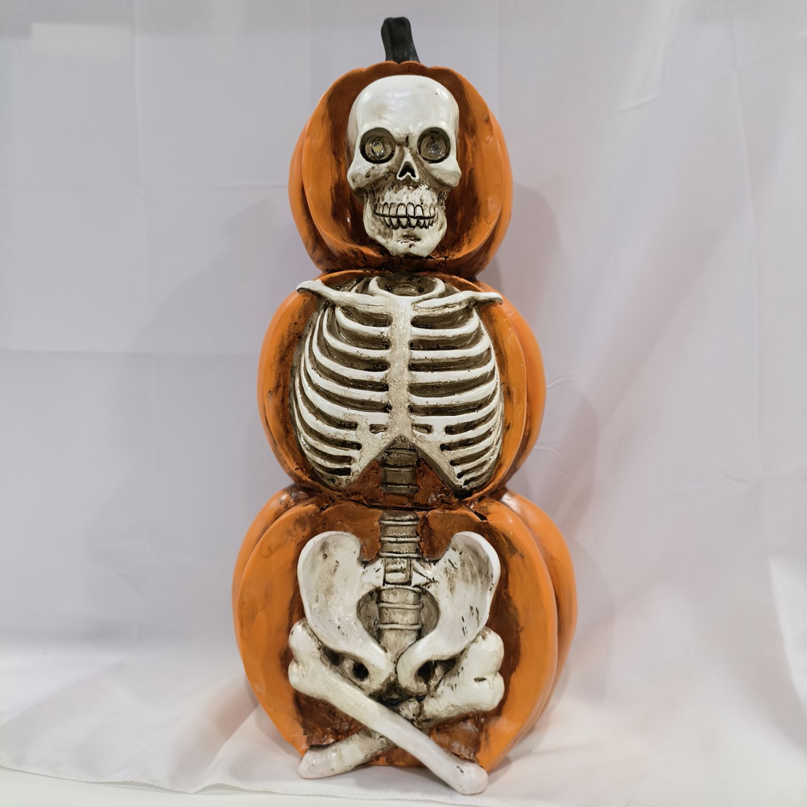 ハロウィングッズ 装飾 LEDライト ナイトライト ナイトランプ カボチャの中に入っているガイコツ ユニーク オブジェ インテリア 寝室 おしゃれ 卓上ライト テーブルライト テーブルランプ ベッドライト 樹脂 電池式 NEXPOTALLINN_EU