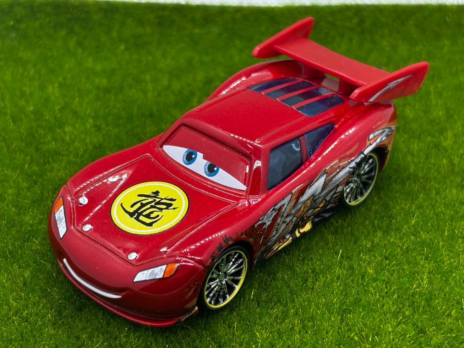 新品】カーズ ミニカー ドラゴンライトニング・マックィーン - Mercari