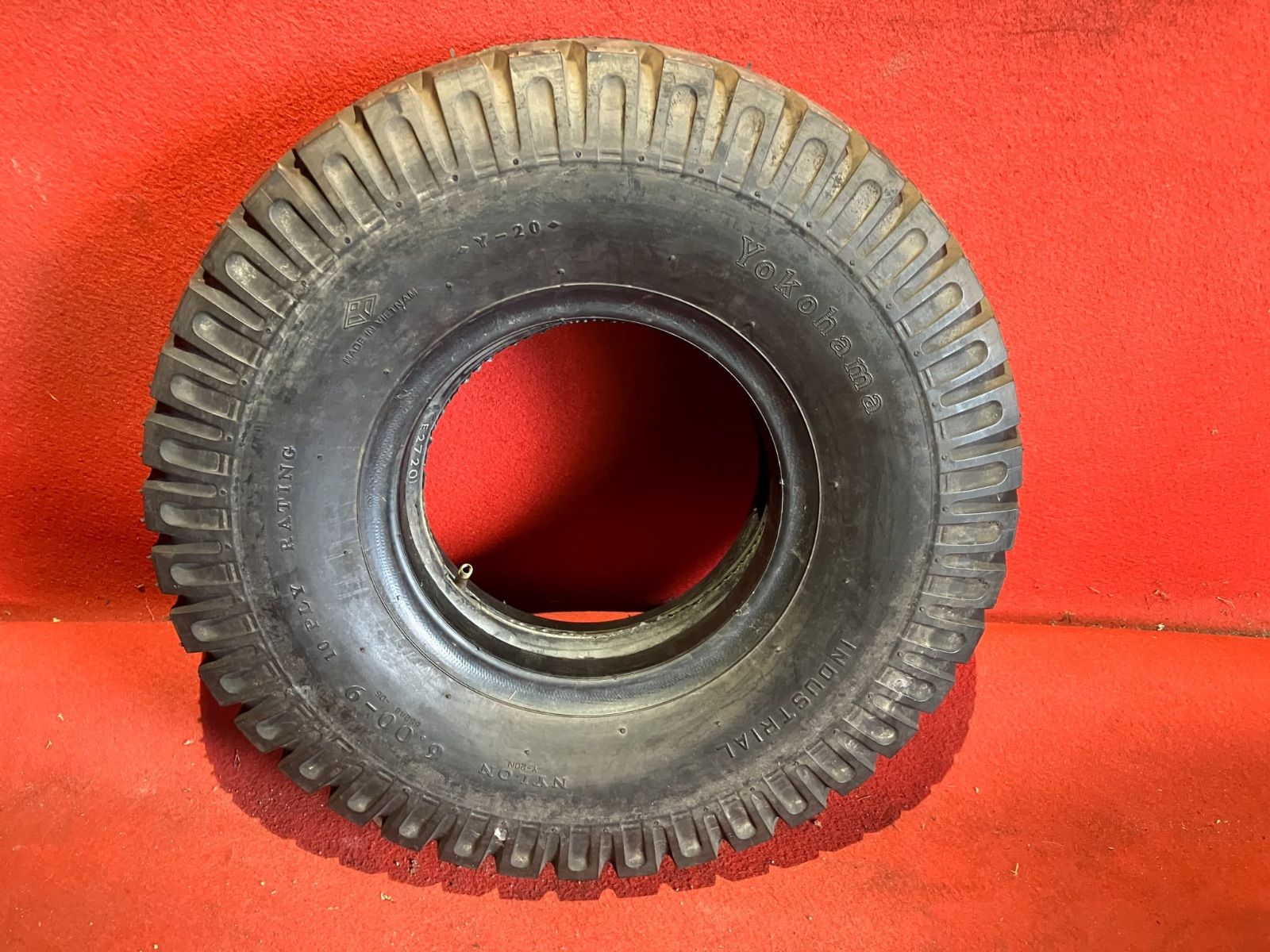 フォークリフトタイヤ