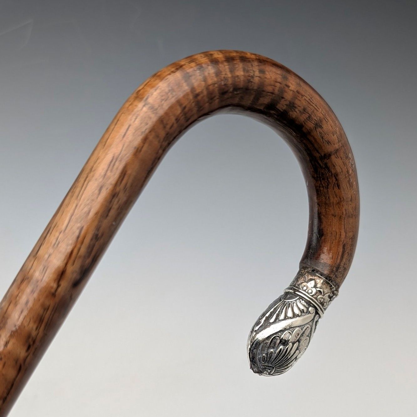 1906年 英国アンティーク ブラウンシャフト 曲がりハンドル 純銀装飾 ステッキ 杖 80cm 1906年 英国アンティーク ブラウンシャフト 曲がりハンドル 純銀