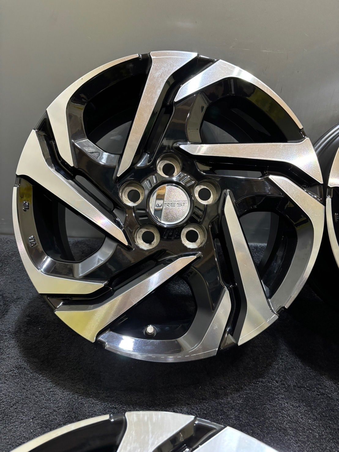 程度良好品】トヨタ ヤリスクロス（純正OP） モデリスタ WREST GN1