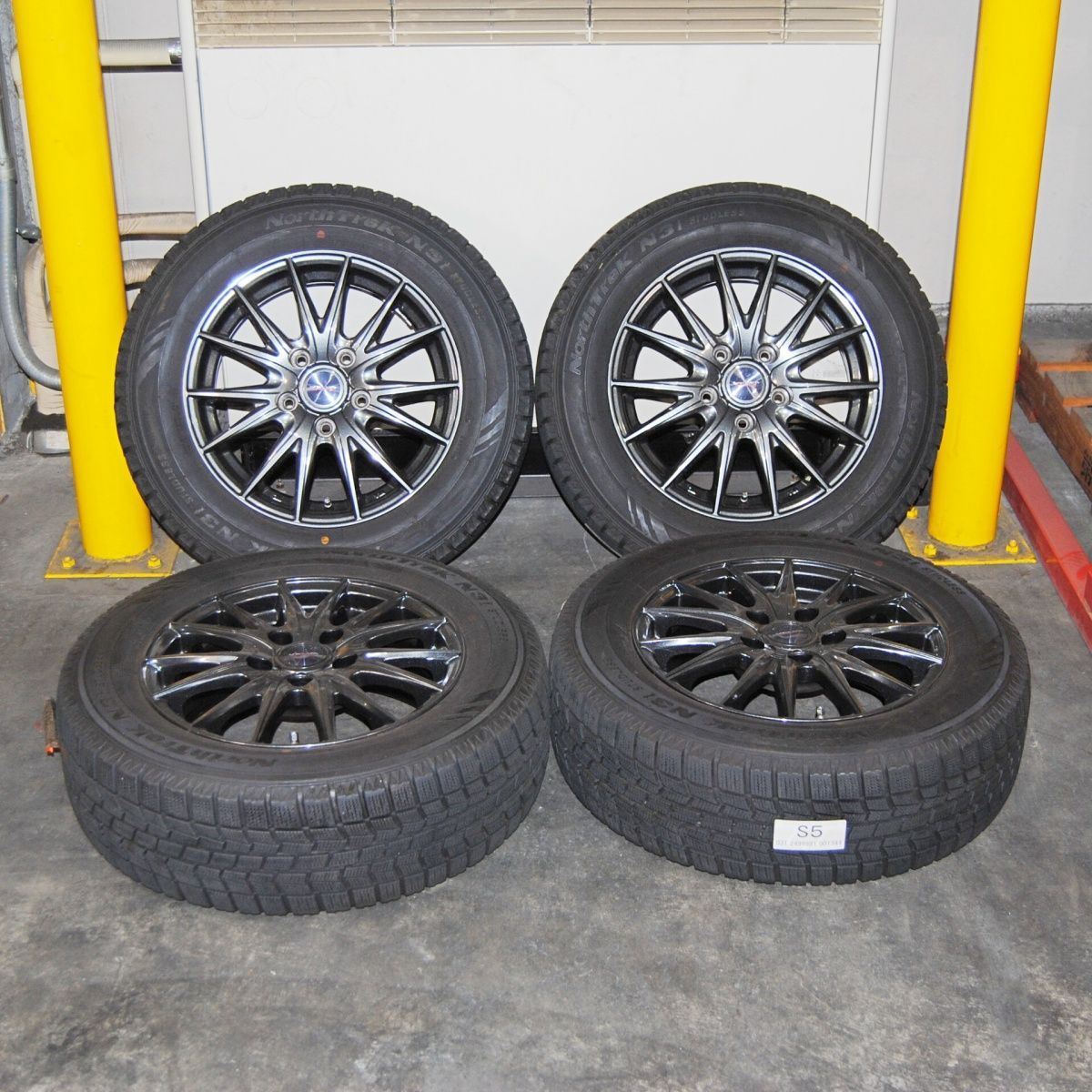 ノーストレック 195/65R15スタッドレスタイヤアルミセット 国産